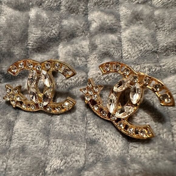 Blue whale & Gold Earrings, Monogram Sparkle (NWT
Statement, Crystal Dia… - Picture 9 of 17